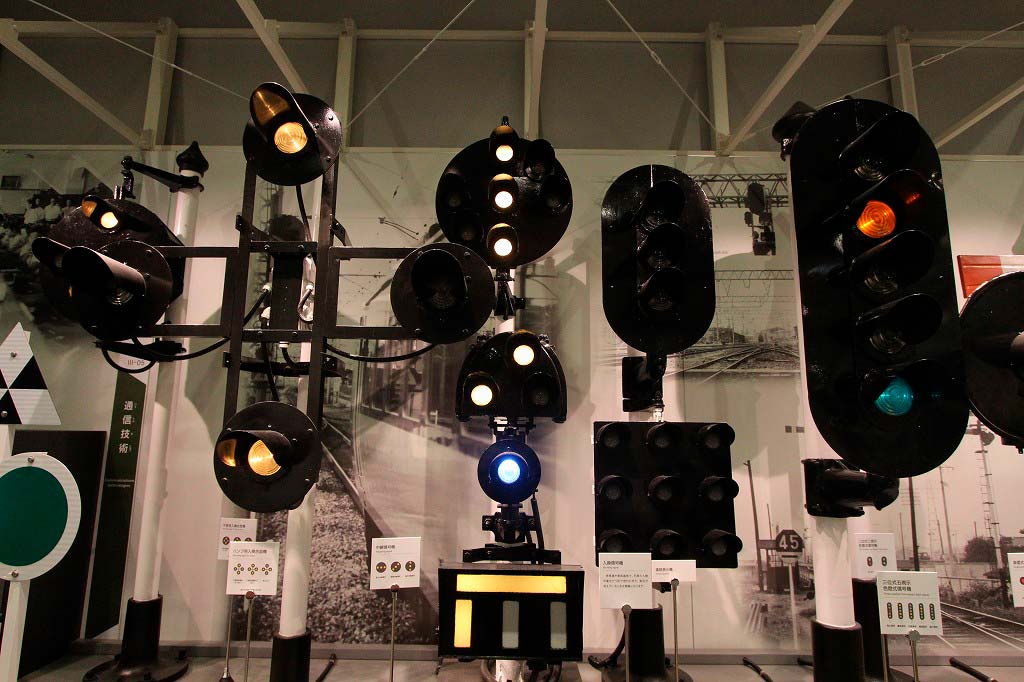 今更聞けない「信号機」-色や点滅の意味、種類、対象者 車・自転車・歩行者 などクルマ情報サイトｰGAZOO.com