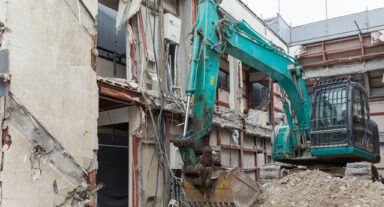 「秋田書店」ビルで火災 2人搬送 解体工事中 東京