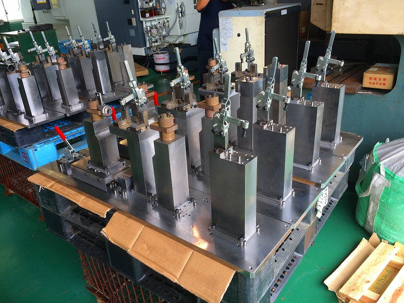 溶接治具のメリットを解説！種類や設計の注意点、おすすめメーカ３選 - 製造ポータル