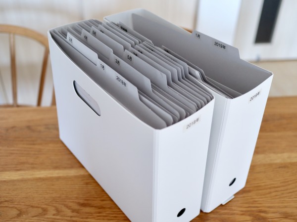 セリアの「A4個別フォルダーPP製」はコスパ良いけど根性ないのが難点New！収納教える．コム