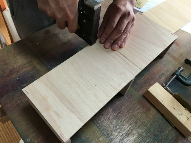 DIY用エアータッカーの使い方を独自に解説