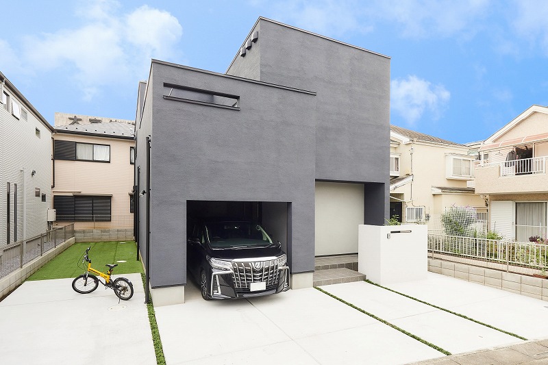 車好きの夫婦が細部までこだわった 無垢材が心地いいガレージハウス - 森のめぐみ工房 - IECOCORO