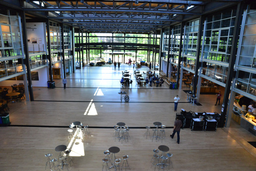 半個室席で自分だけの書斎気分レンタルオフィスのビズサークル