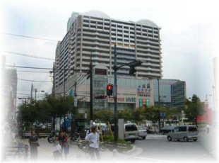 布施土曜夜市 布施商店街@fuse_saturdaynight 👈詳細はプロフィールリンクから公式サイトを✓ ＼布施名物土曜夜市2024🏮+‥‥‥‥‥‥‥‥‥‥‥‥‥‥‥‥‥‥‥‥+ 開催日：2024年7月27日・8月10日・8月24日・9月7日 時間：18時～21時Instagram