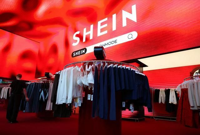 パクリ疑惑の中国発ファッションブランド『SHEIN』“類似”アイテム続出に弁護士「『牧場ミルク』のイラストと『ONEPIECE』のゴムゴムの実はほとんど違いがない」週刊女性PRIME