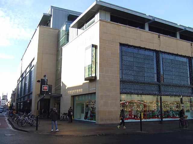 外観が美しいロンドンの老舗百貨店 リバティーフォートナム＆メイソンハロッズ- トラリブ Travel Blog