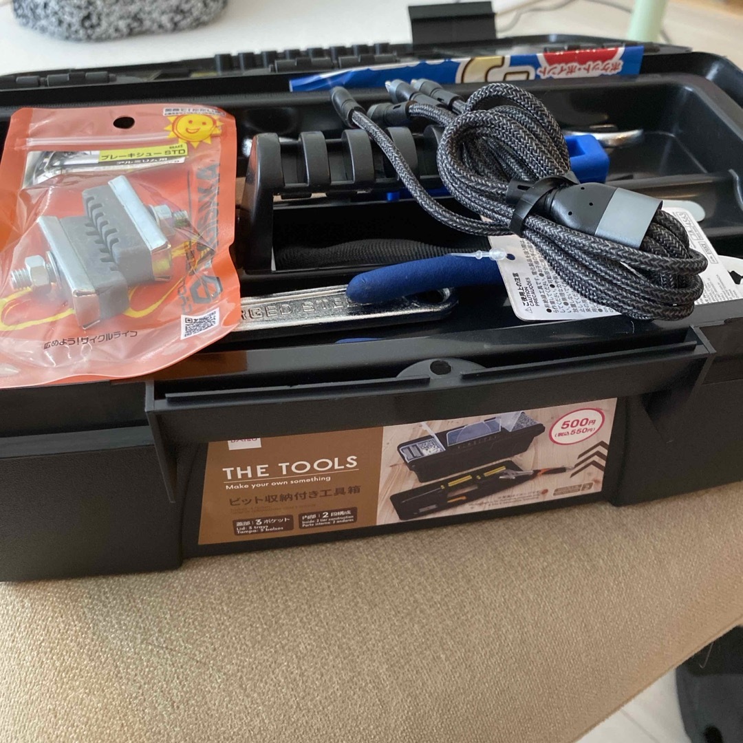 ダイソー やっぱり工具箱要るよねｗ ダイソーの工具箱 大 、スッキリ収まりました！モノトーンな日々 新館