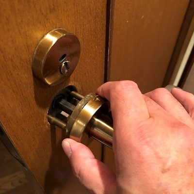 GOAL ゴール ドアノブ 交換 トイレ 浴室 お風呂場 脱衣所 室内 鍵付き ロック 円筒錠 ULW-4E 扉厚27〜37mm バックセット楽天市場 GOAL ゴール ドアノブ 交換 トイレ 浴室 お風呂場 脱衣所 鍵付き 円筒錠 ロック ULW-4E BL バックセット60mm 89mm扉厚25〜37mm : 防犯