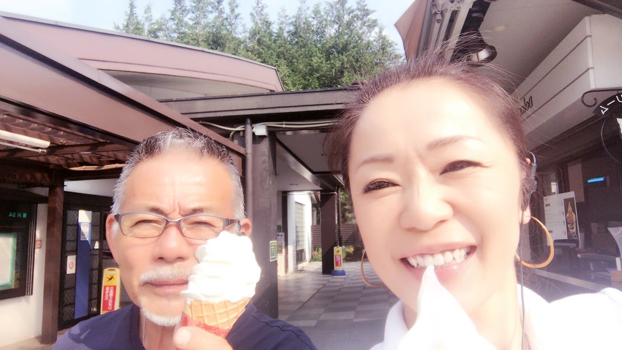 あ、あれ 社長が2人 ？ 先日、いらしたお客さまのお子さまが社長のお面を付けてくれたので みんなで写真撮影会🤳✨ ミニマムな社長の愛らしさにスタッフ一同思わず笑顔に🥰 毎日笑いの絶えないbreath houseに ぜひ遊びにいらしてみてくださいね🎶 http:www.breathhouse