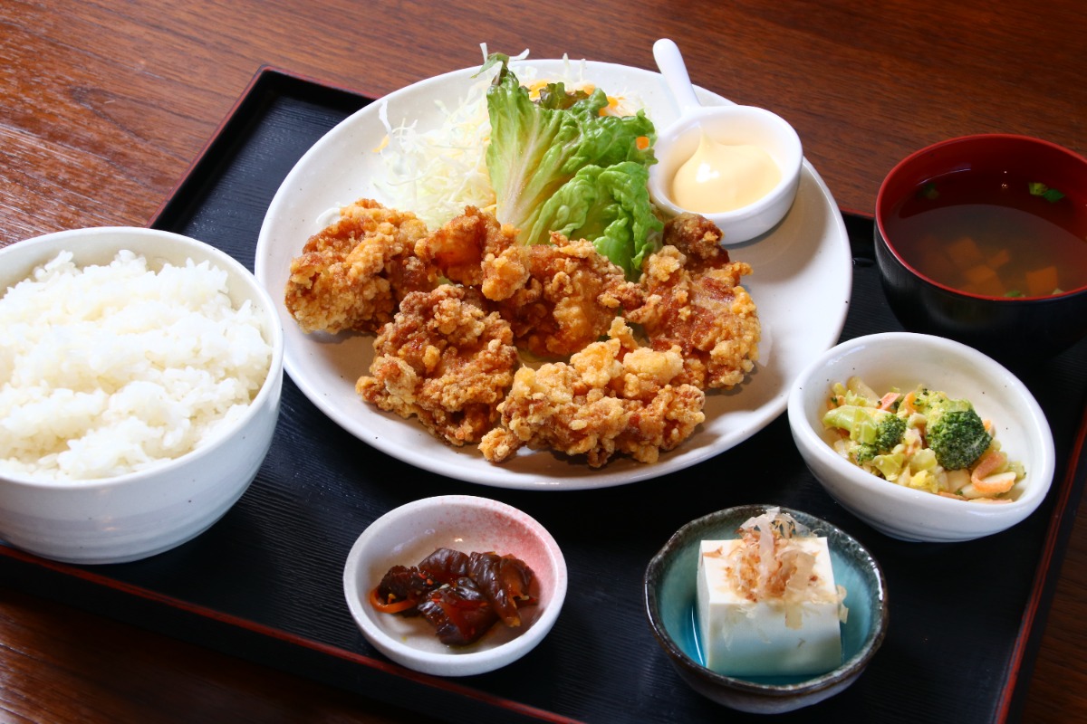 ひなどーる】 福島小学校の近くにある 定食屋さんです。