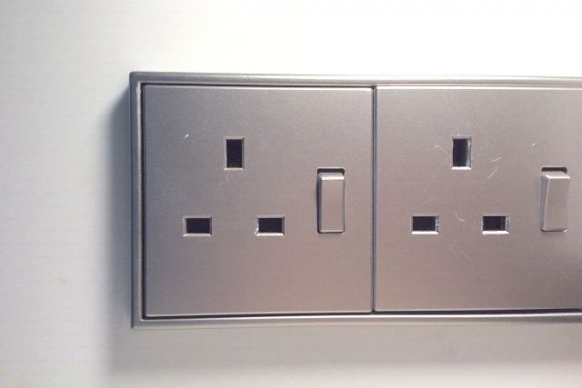 ＰＡＮＡＳＯＮＩＣ 国内刃型コンセント ナイロンプラグ PSE接地2PタイプミスミMISUMI ミスミ