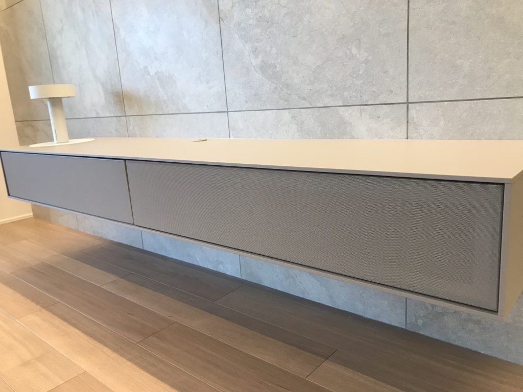 厚みのあるタイル建材とフロートテレビボードの施工について家具・インテリアの パモウナカタログ請求無料