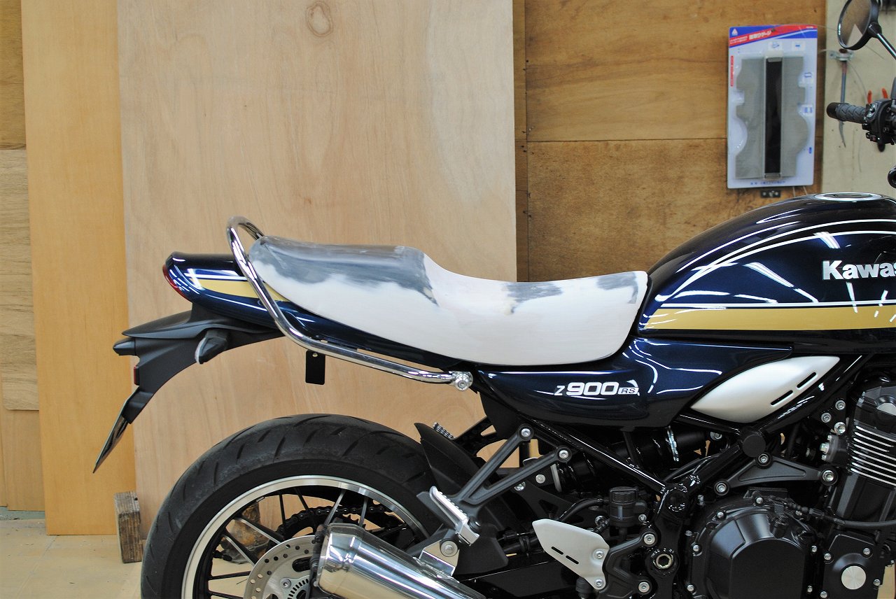 縋る」の意味と読み方とは？使い方・例文と類語・対義語も解説TRANS.Biz