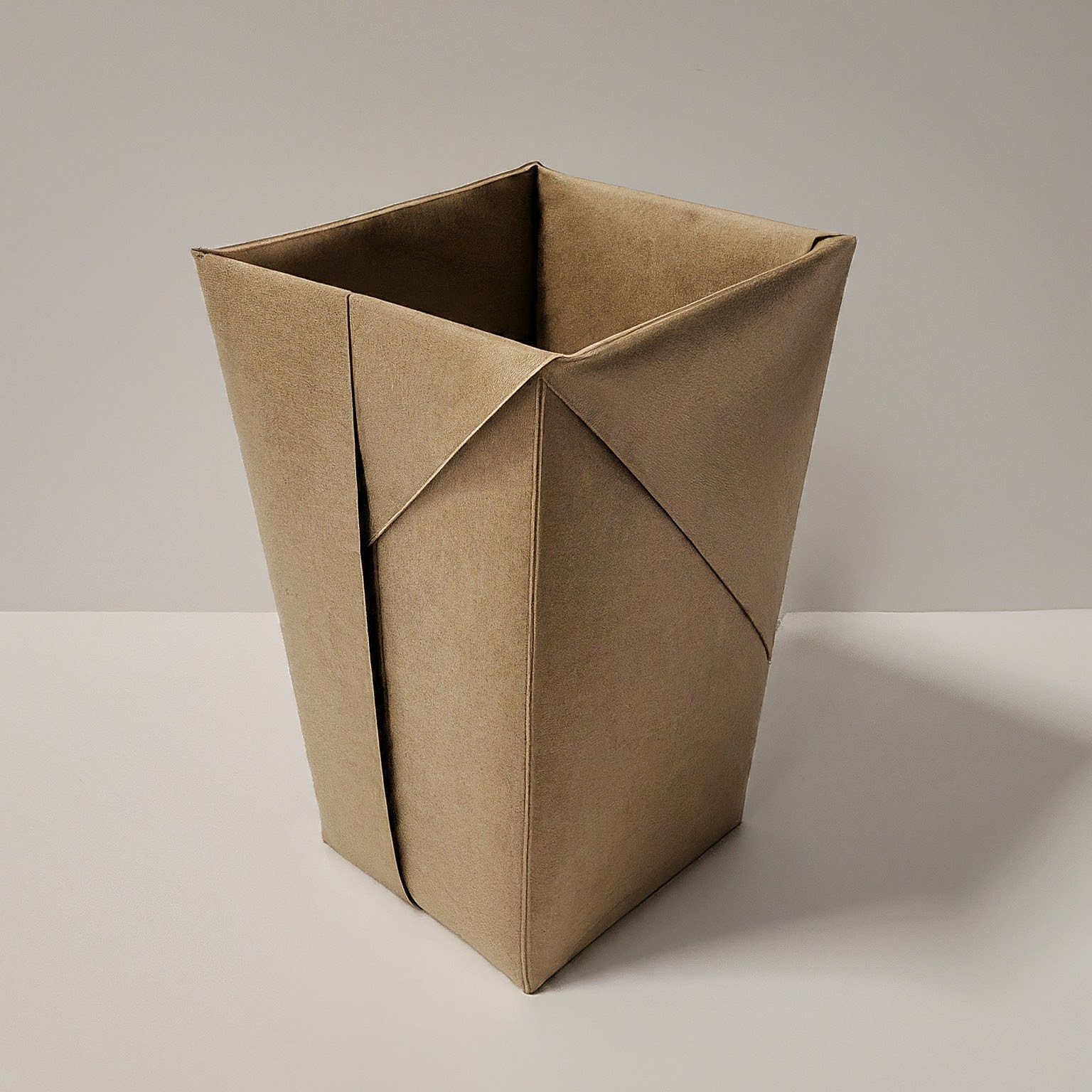 新聞紙で高さがある長方形ゴミ箱作り・プラスチック板を使うと簡単に折れる方法を教えますアイデアわくわくリハビリ