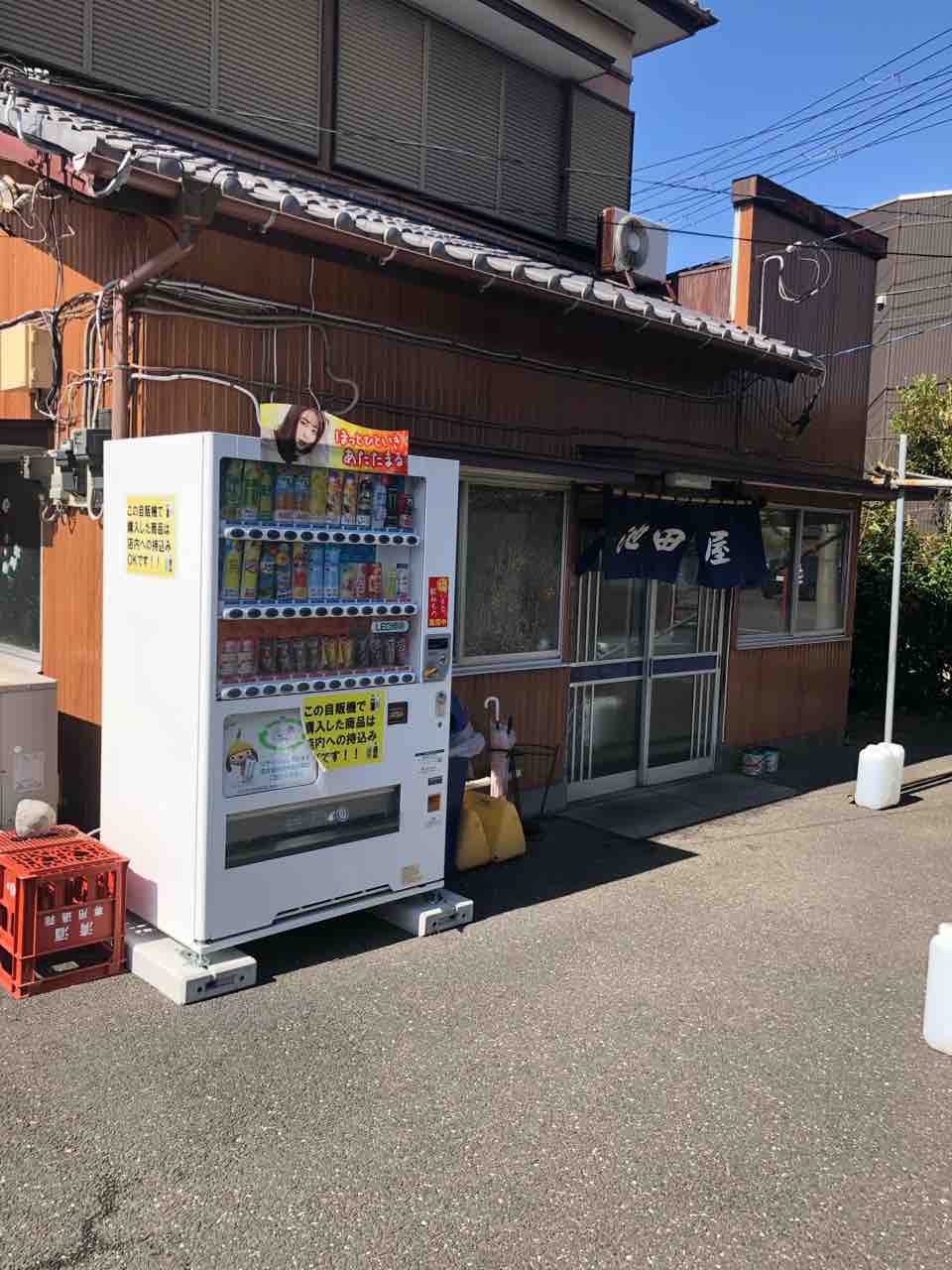 和泉市】道の駅いずみ山愛の里でツバメの巣を撮影しました。ヒナたちがすくすくと育っているようです。 | 号外NET 和泉市