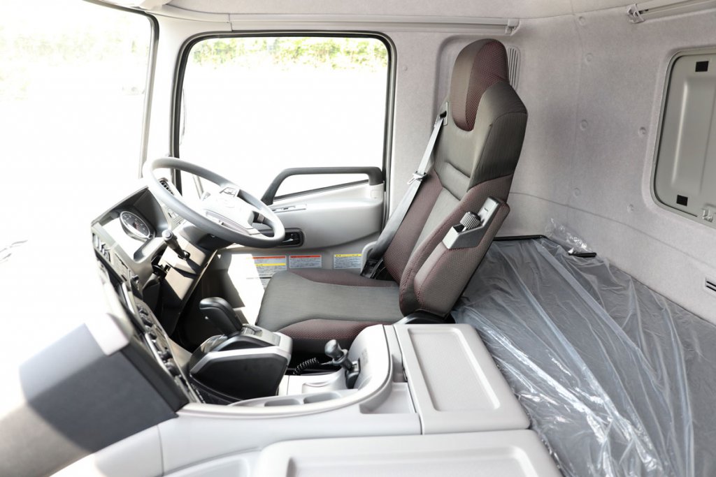 トラックは想像以上に運転がしやすい！運転席はまさに「特等席」だ 月間5000キロドライバーの独り言 Vol.5 コラム MOTA