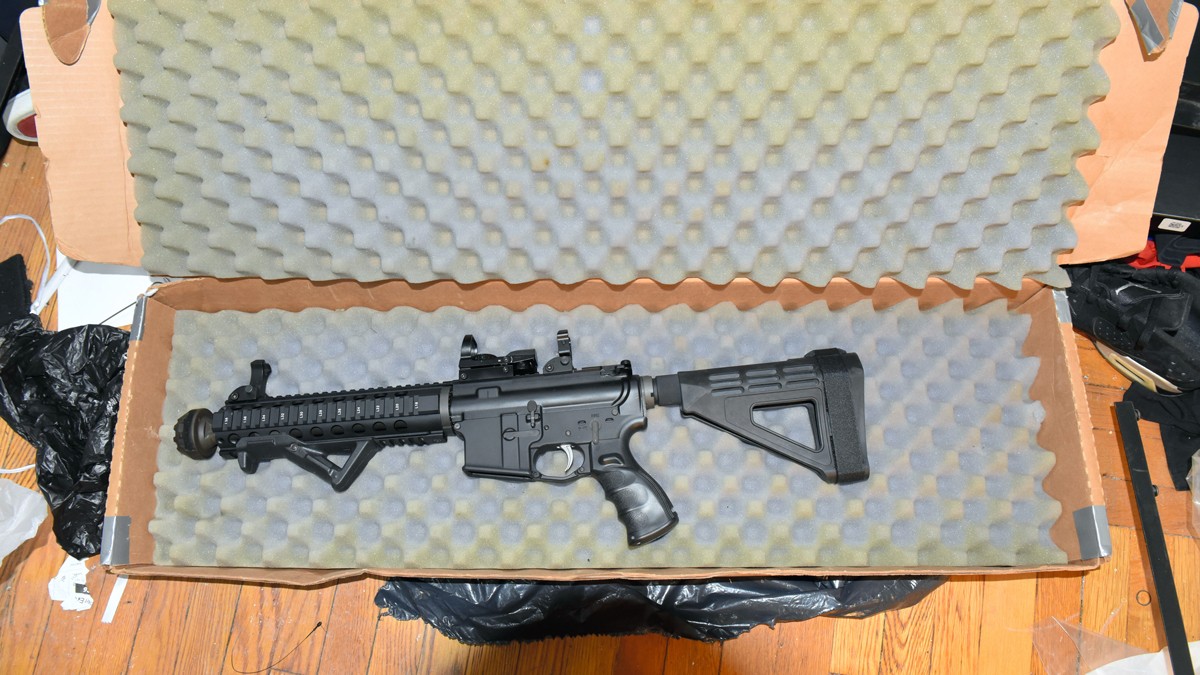 ギャングが銃を横撃ちする理由 NHG