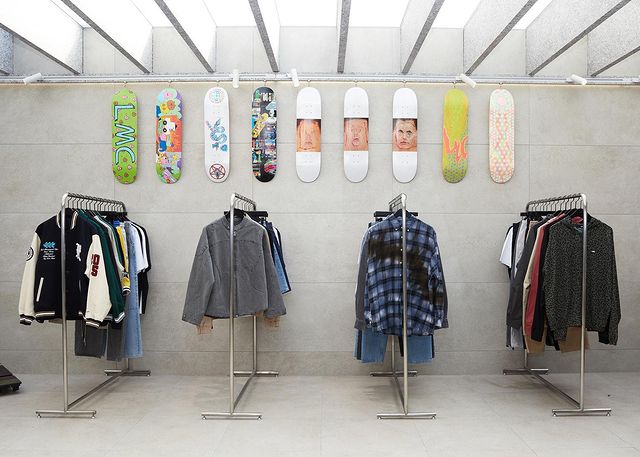 ALAND JAPANから、韓国の人気ブランド「ISTKUNST」「CHUCK」「BLUFF」の“日本初”別注Tシャツを6月5日 土 に発売！株式会社アンドエスティHDのプレスリリース