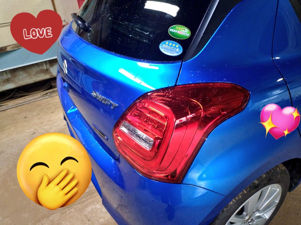 いつもの駐車場にシミが！車の水漏れはなぜピンク色