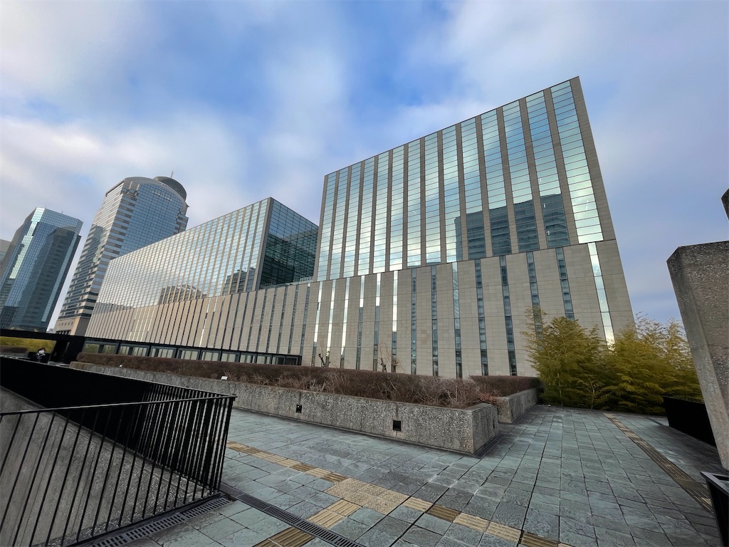 建築探訪 83」-Tokyo青山 2 – t rim design