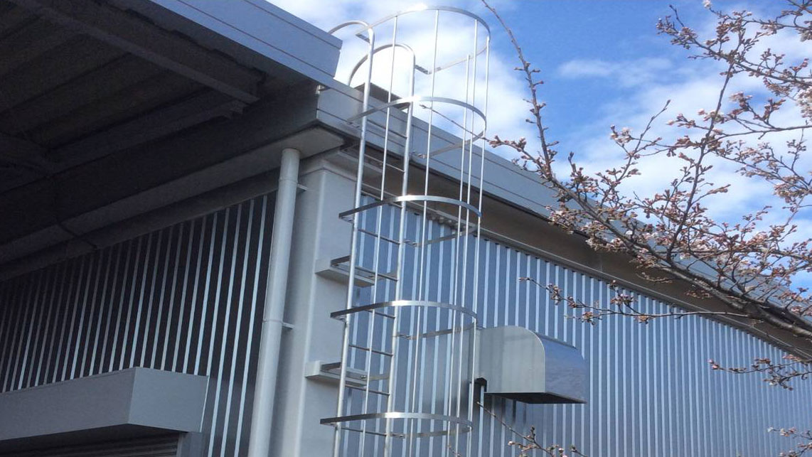 垂直梯子の安全対策製品 人気商品 墜落防止.com