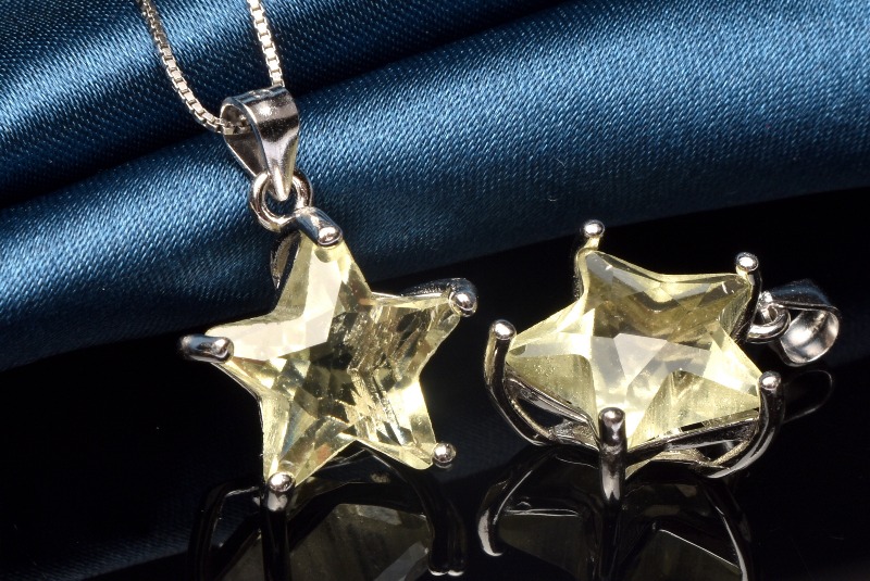 高品質！リビアングラス 24ｇ リビア砂漠産 Libyan glass 隕石 テクタイト インパクトグラス化石・隕石・鉱物の販売JURASSIC!ジュラシック！恐竜化石いっぱい