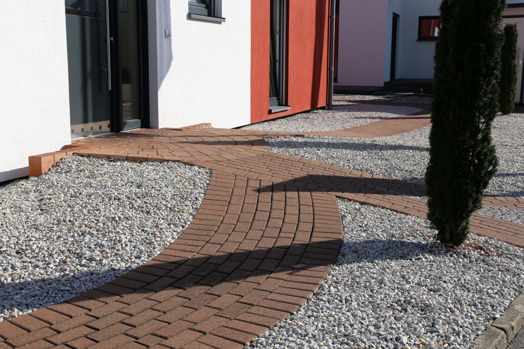 インターロッキングの失敗4選！デメリットや後悔しない方法を解説 - 外構プラス