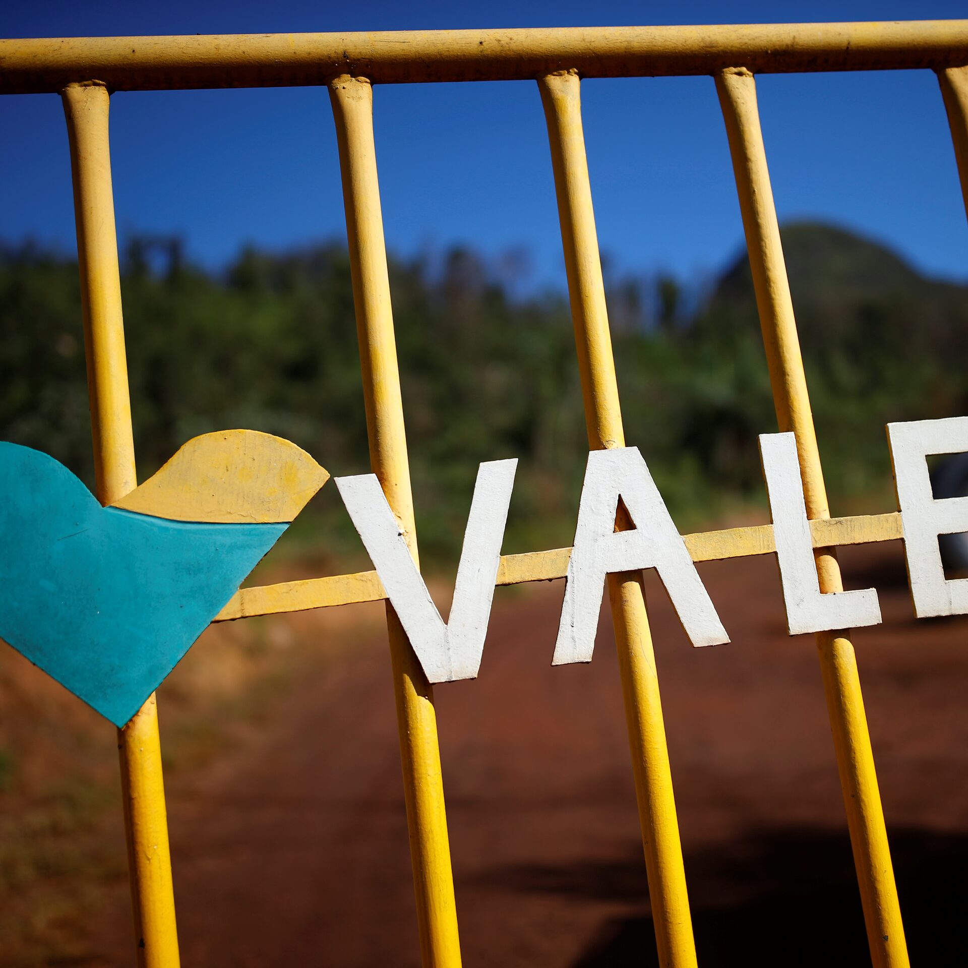 南大町 建物に車が突っ込むアップルストリーム