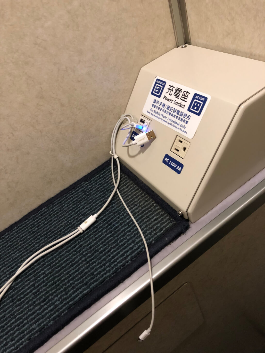 ヤマダモール◇ JR東海・西日本 列車行先表示 東海道・山陽新幹線 ひかり 品川スマホ充電バッテリー:dl1020brx-pb4000-j-s-redモバイルバッテリー スマホ 充電器 持ち運び 携帯充電器 スマートフォン 鉄道 電車 鉄道ファン グッヤマダデンキの通販