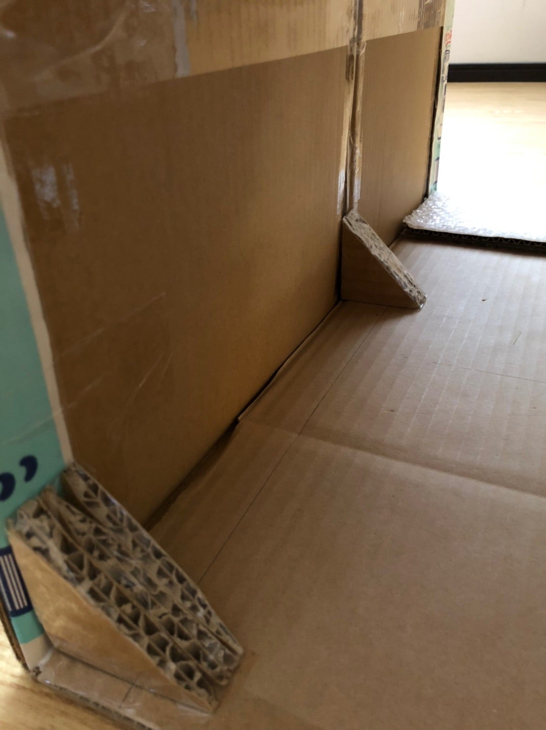 仕切りにも使える！倒れないトンネルの作り方 ダンボール工作- 手ぶら登園 保育コラム