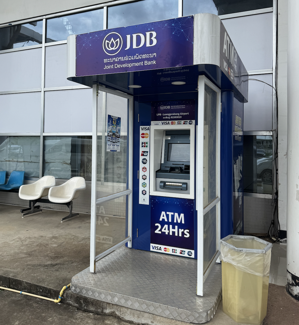 ラオスで高レート両替はアジア1特殊一番高還元でレートが良い両替所はここ！日本円・タイバーツ・米ドルをラオスキープに最も効率良く替えるコツ。断捨離が行き過ぎて家まで無くなった話