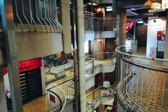 安藤忠雄建築 ラストダンジョン感半端ないとネットで大バズリしているらしい飲食店ビル「ヌーベル甲子園口」を見に来た - 大阪DEEP案内