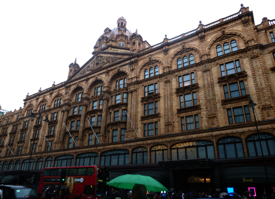 ロンドン 有名デパート Harrods ハロッズ でチョコレートを購入 - wakamaga