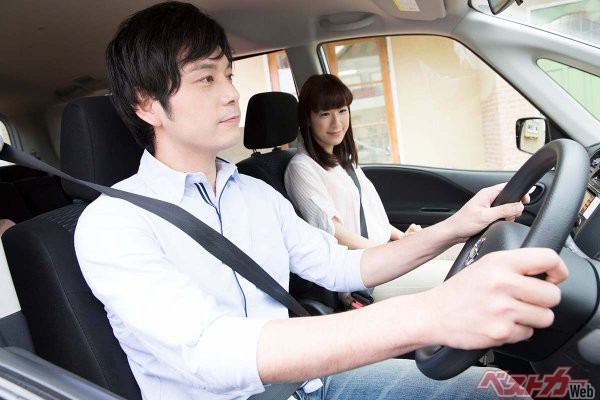 デキる社会人はタクシーの席次をわかってる！ ワンボックスタイプなら？ 仕事マナーOggi.jp