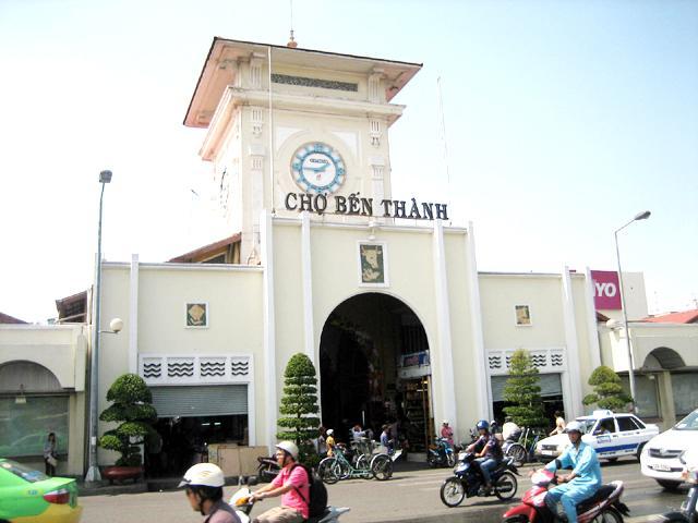 有名観光地「ベンタイン市場」でオーダー服を作る