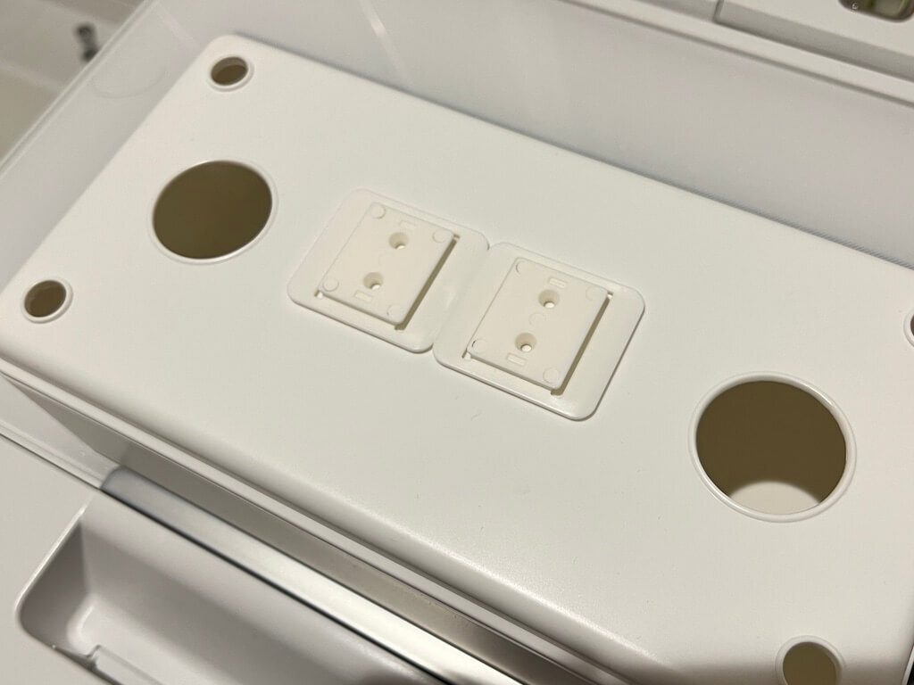 セリアの電源タップ固定器でスッキリ配線整理コスパ良く使える固定グッズ