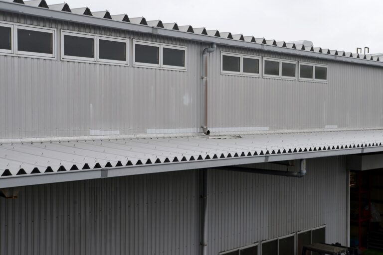 倉庫のトタン壁。の写真素材・画像素材 Image 37154748