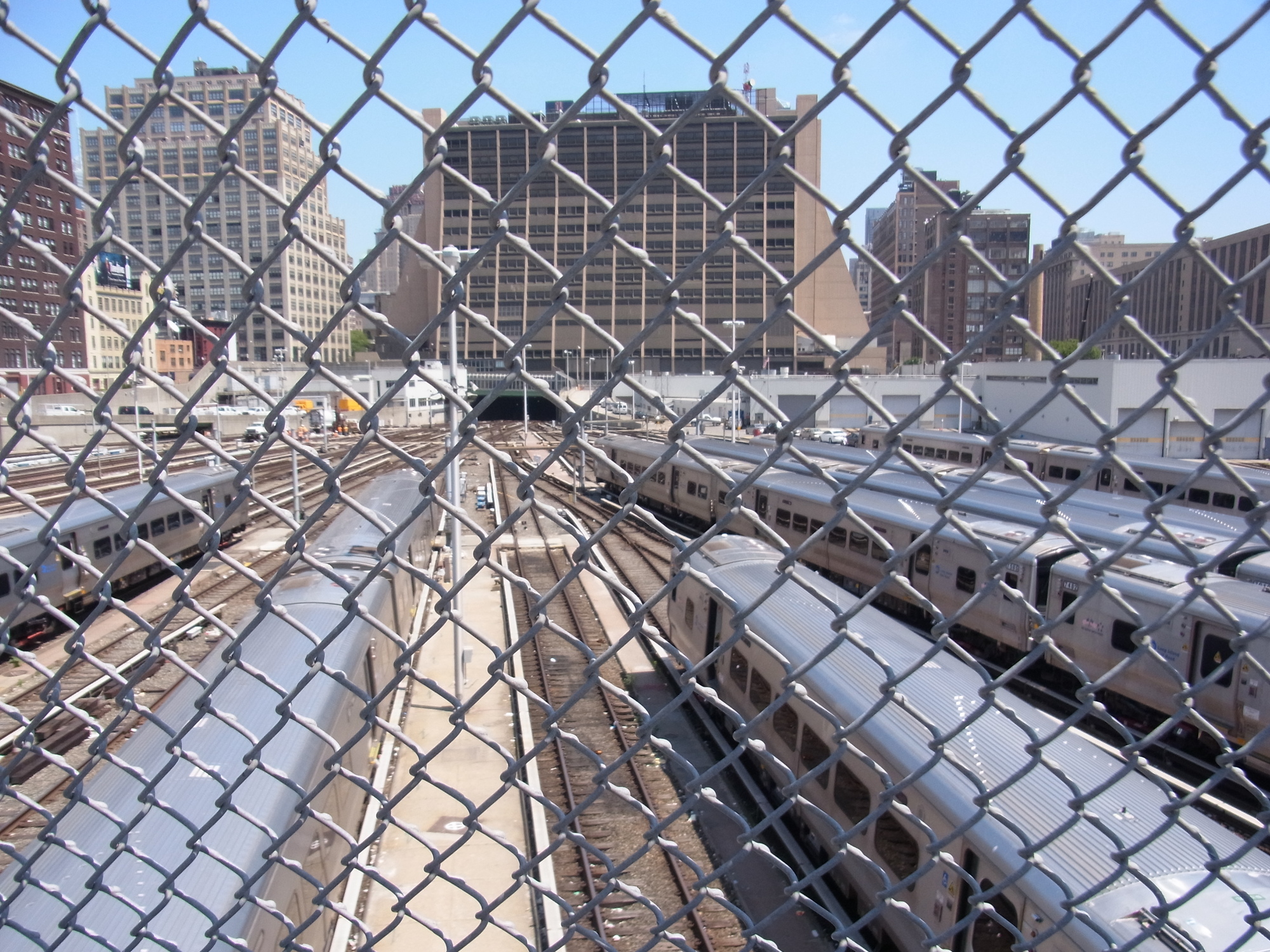 ハサミは不要！結束バンドの外し方に「そんな方法があったとは」「切らずに外せた」 - macaroni