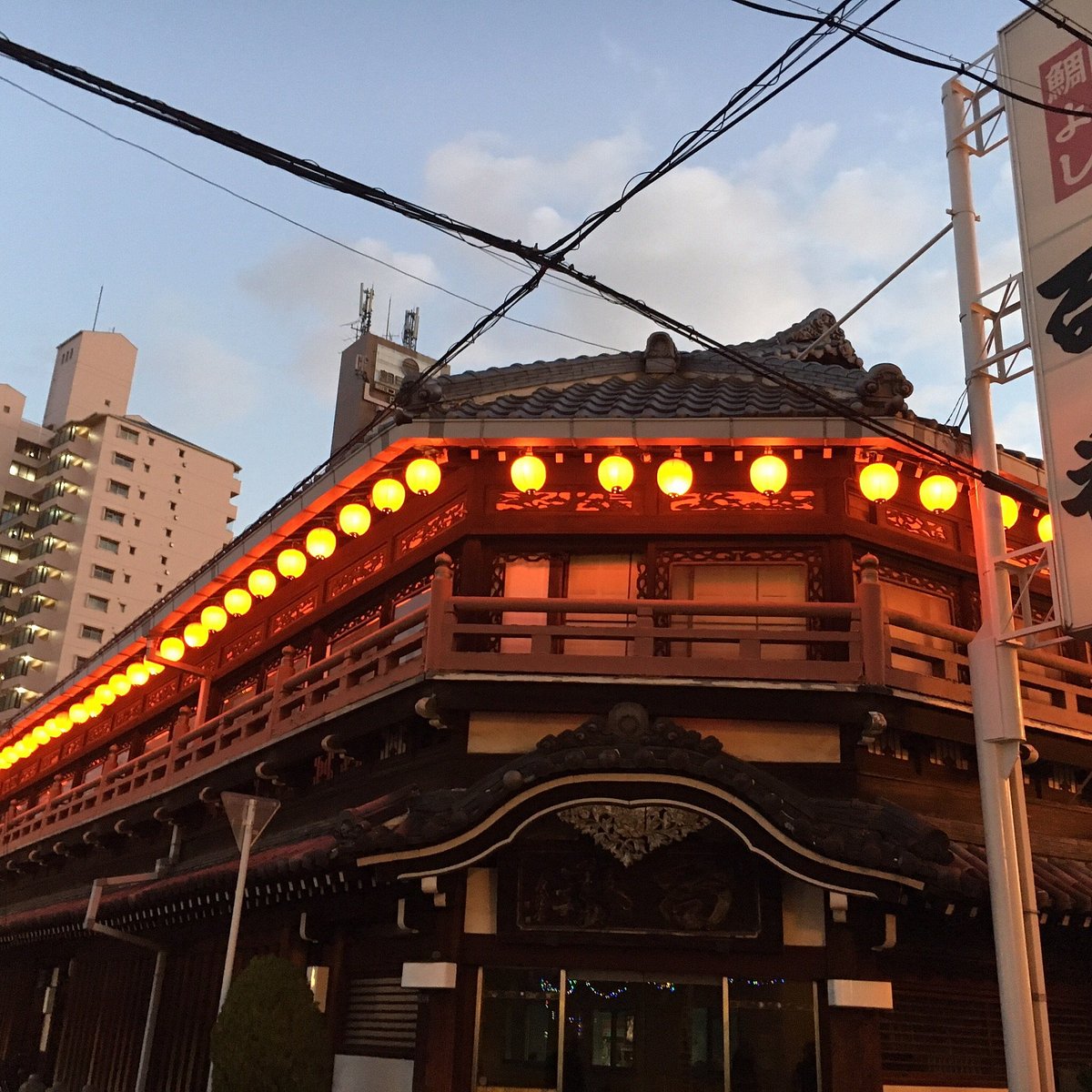 あの飛田新地のど真ん中に大衆酒場がオープン！しかもオーナーは・・・ 西成「飛田酒場」 –