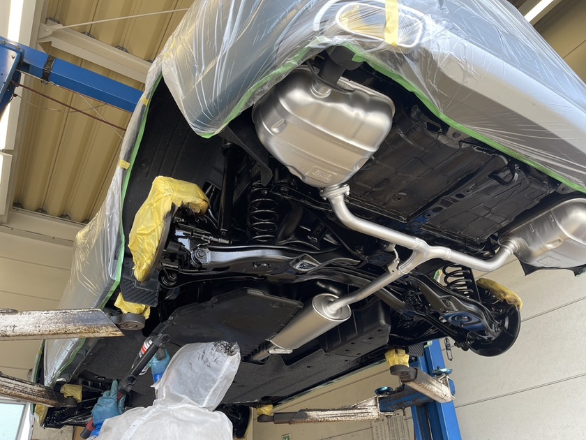 日野のプロフィアの下回り防錆塗装です。トラックの型式はFS1EJです。 - 柳沼ボデー工場 家畜運搬車製造販売