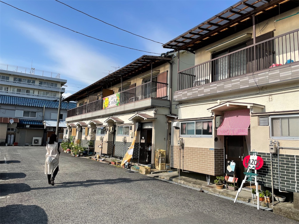 雑多なNY・チャイナタウンで見つけた「至高の隠れ家バー」、扉の向こうの 