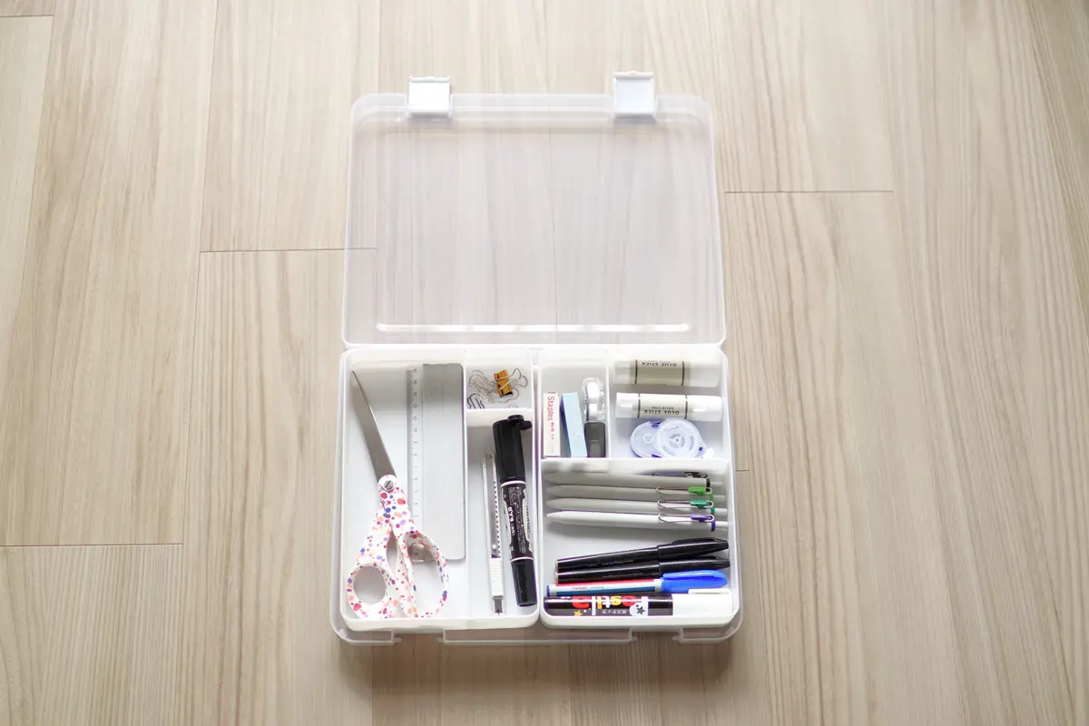 セリアで見つけた！A4ファイルスタンド サナダ精工 株片づけものさし