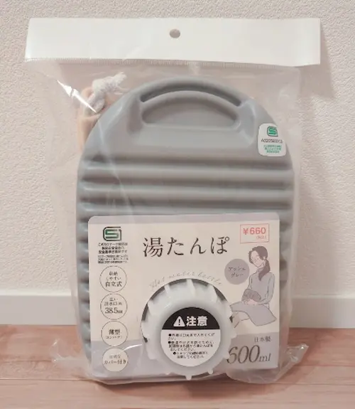 100円ショップのキャン・ドゥで買えるミニ湯たんぽ