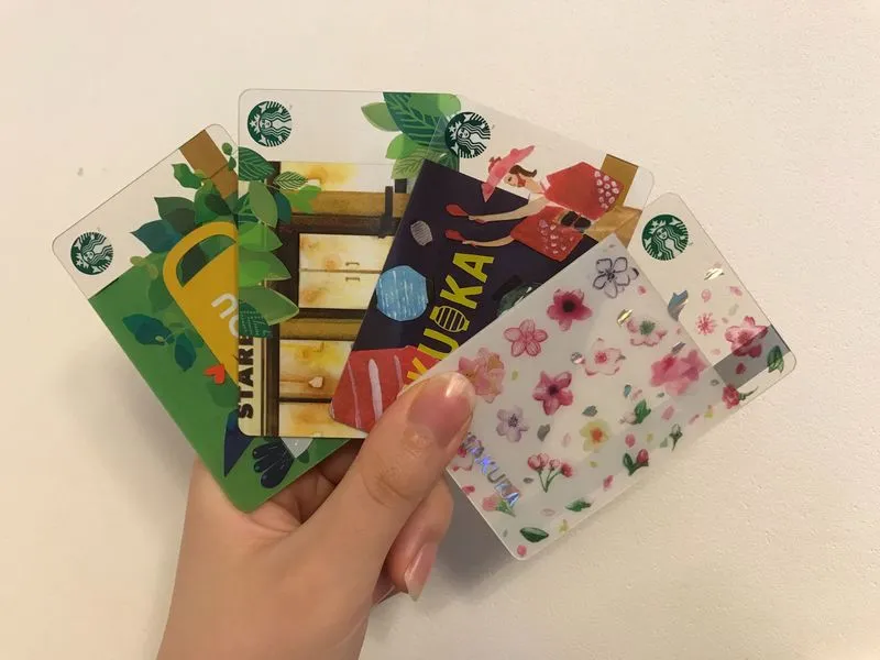 スターバックスから全国のセブン-イレブン限定 500mlペットボトル入りコーヒー新発売「スターバックス® GRAB＆GO グラブアンドゴーアイスドブラック」「スターバックス® GRAB＆GO グラブアンドゴーアイスド ラテ」― 「一日中、快適に寄り添うスターバックス」を