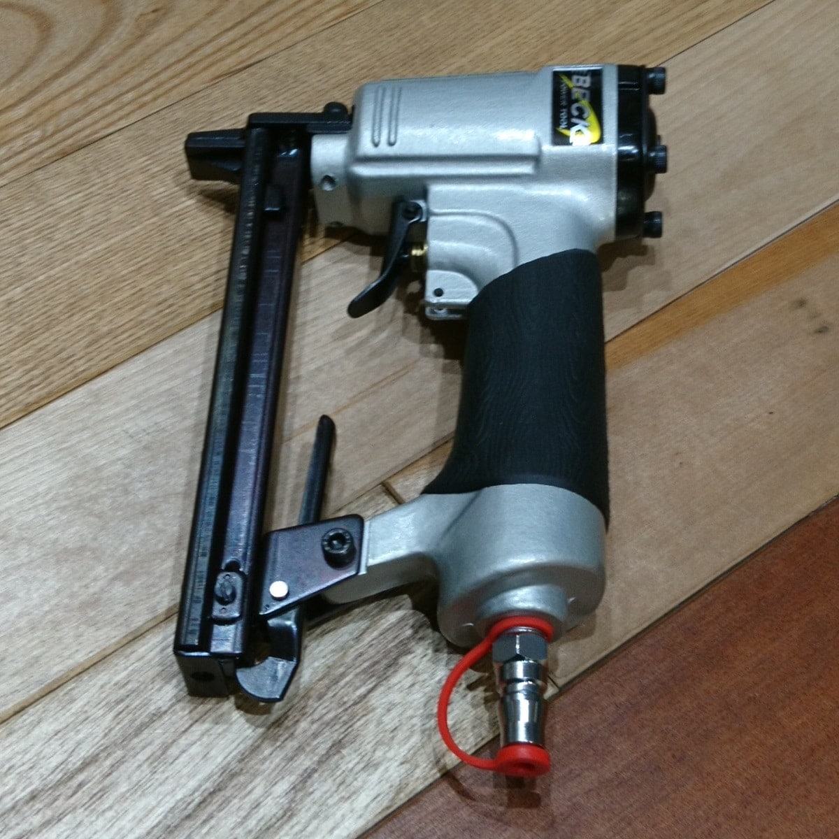 エアタッカー 10000本 付 エアツール アタッチメント エアータッカー 軽量 50mmまで対応 エアー釘