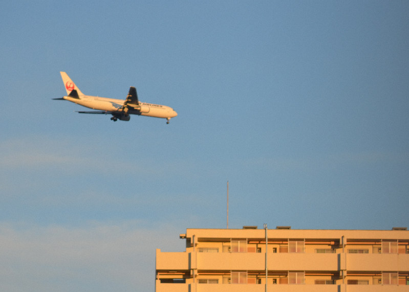 旅客機「着陸やり直し」なぜ起こる？ 荒れ模様の空で体験 気持ちを落ち着かせてくれたアナウンス乗りものニュース