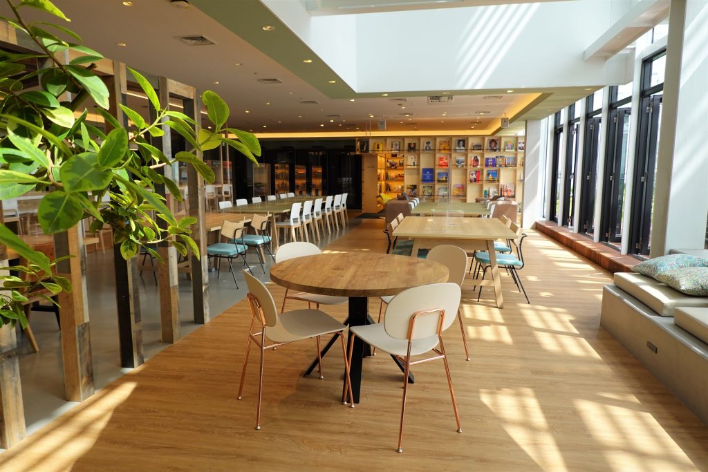 ワールド北青山ビル - YouTube