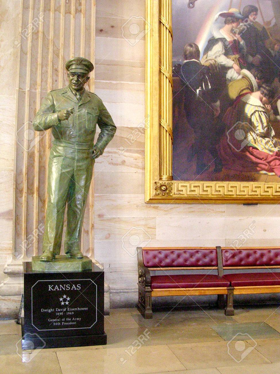 四つ目が台座だけ - こくみんうさぎ国会トリビア