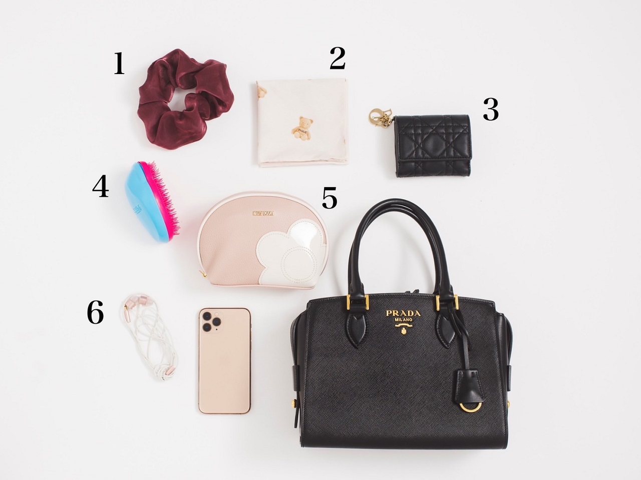 ステキな女性を目指して✨いつも持ち歩くもの。LEE