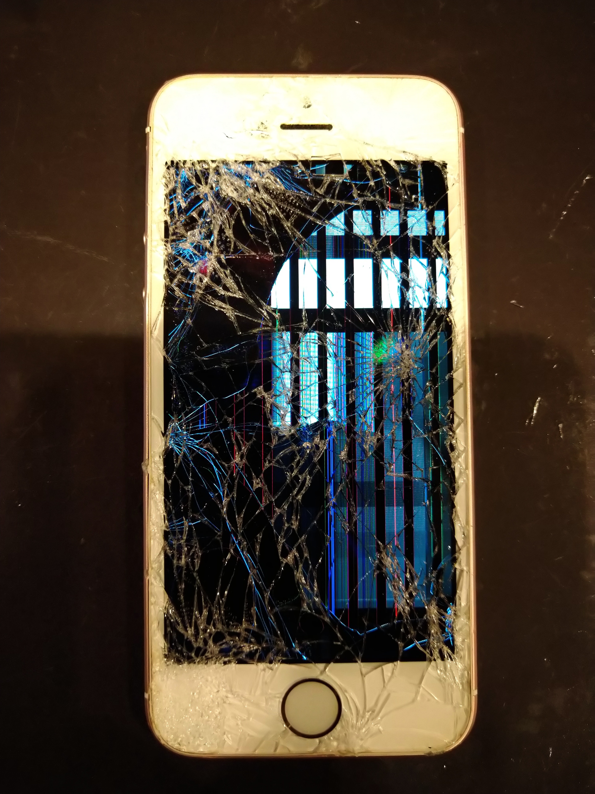 スマホを落として画面が割れた時の対処法を一挙紹介！～iPhone Androidの液晶・画面・ガラスを割った直後の応急処置から修理・交換まで